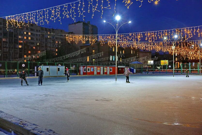 Открытый каток в новосибирске. Центральный каток новосибирск 2022. Круглосуточный каток новосибирск. Каток на площади ленина новосибирск. Круглосуточный каток новосибирск.
