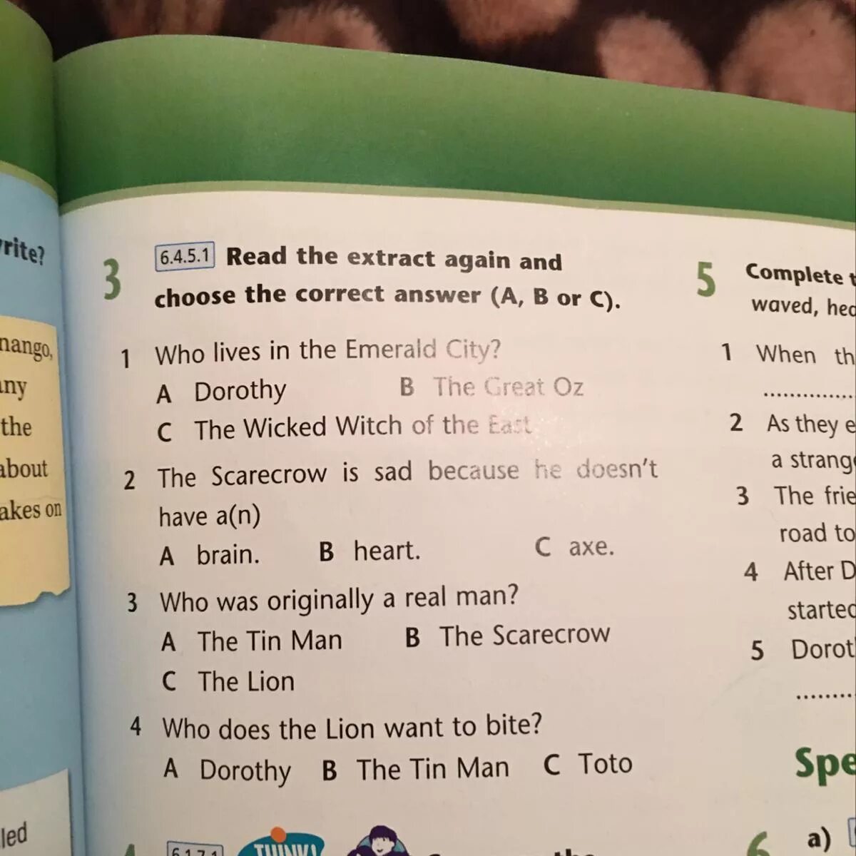 Срщщыу еру сщккусе фтыцук. Read and choose 2 класс. Read and choose the answer 2 класс. Choose the correct answer a b or c.
