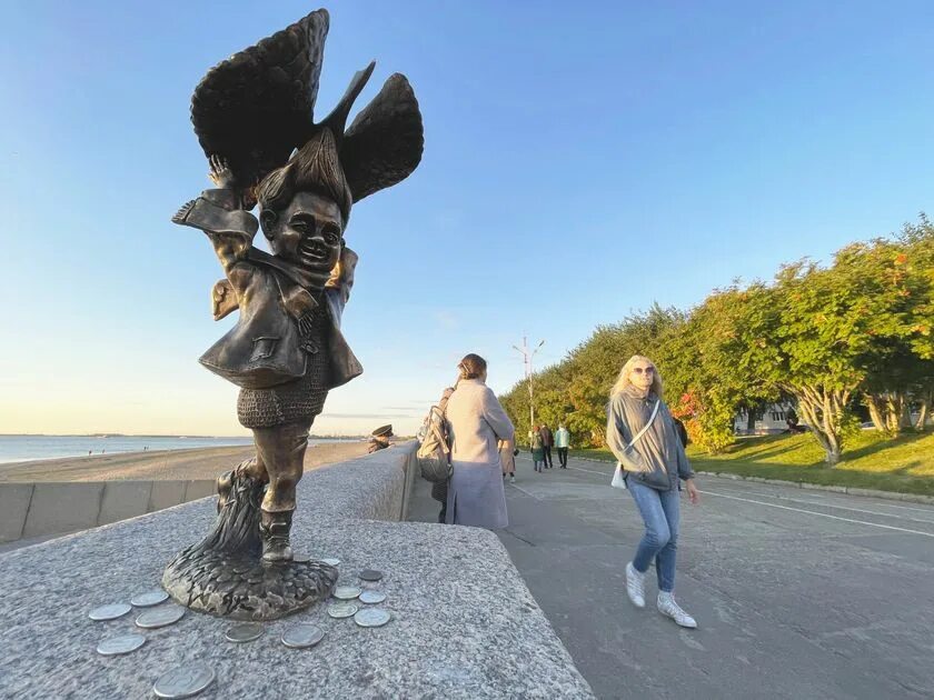 Кудесники в архангельске на набережной фото. Кудесники хранители севера архангельск. Кудесники хранители севера архангельск. Кудесники в архангельске. Кудесники в архангельске на набережной.