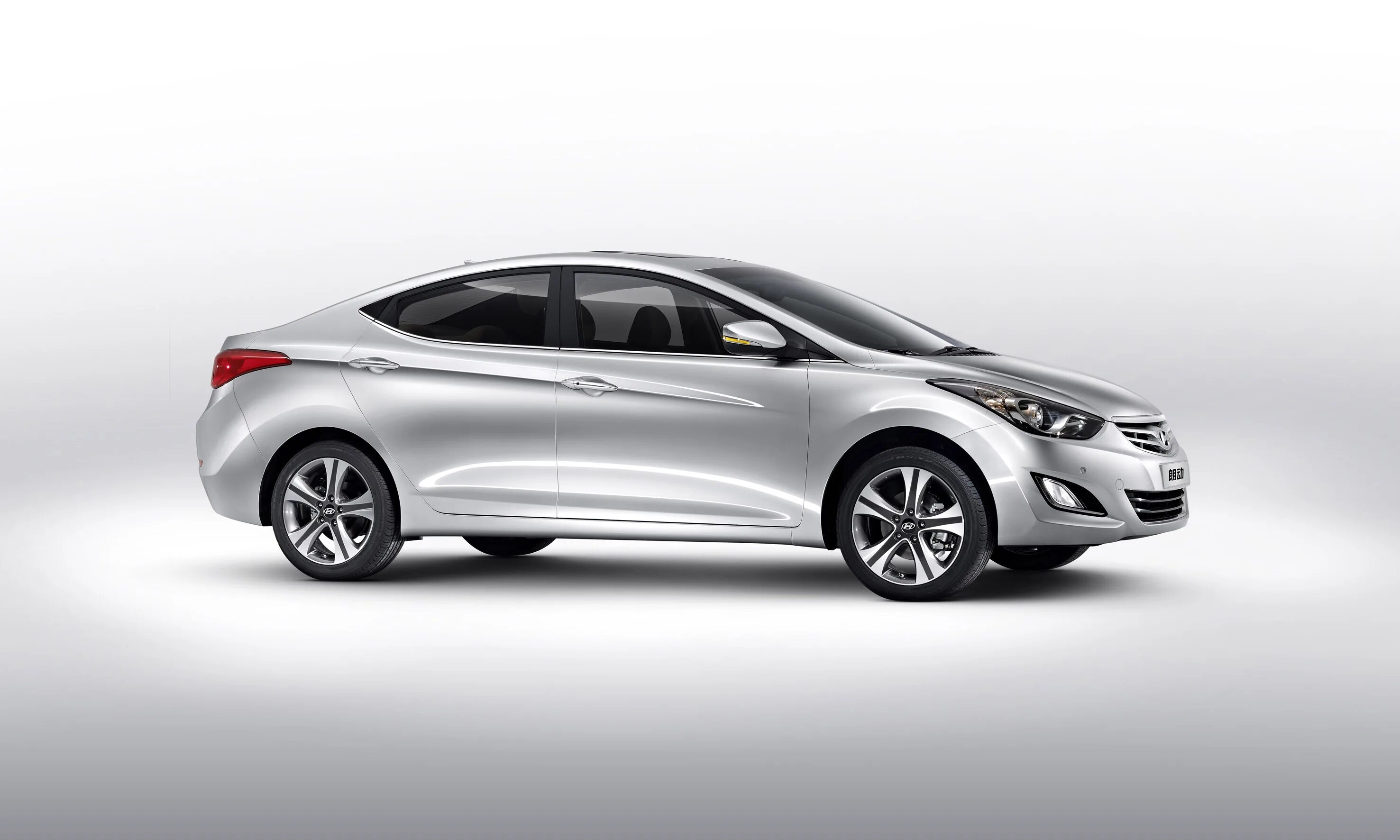 Легковые автомобили хендай. Hyundai Elantra Langdong. Hyundai New Elantra 2012. Hyundai Elantra 2013. Хендай Элантра седан 2013.