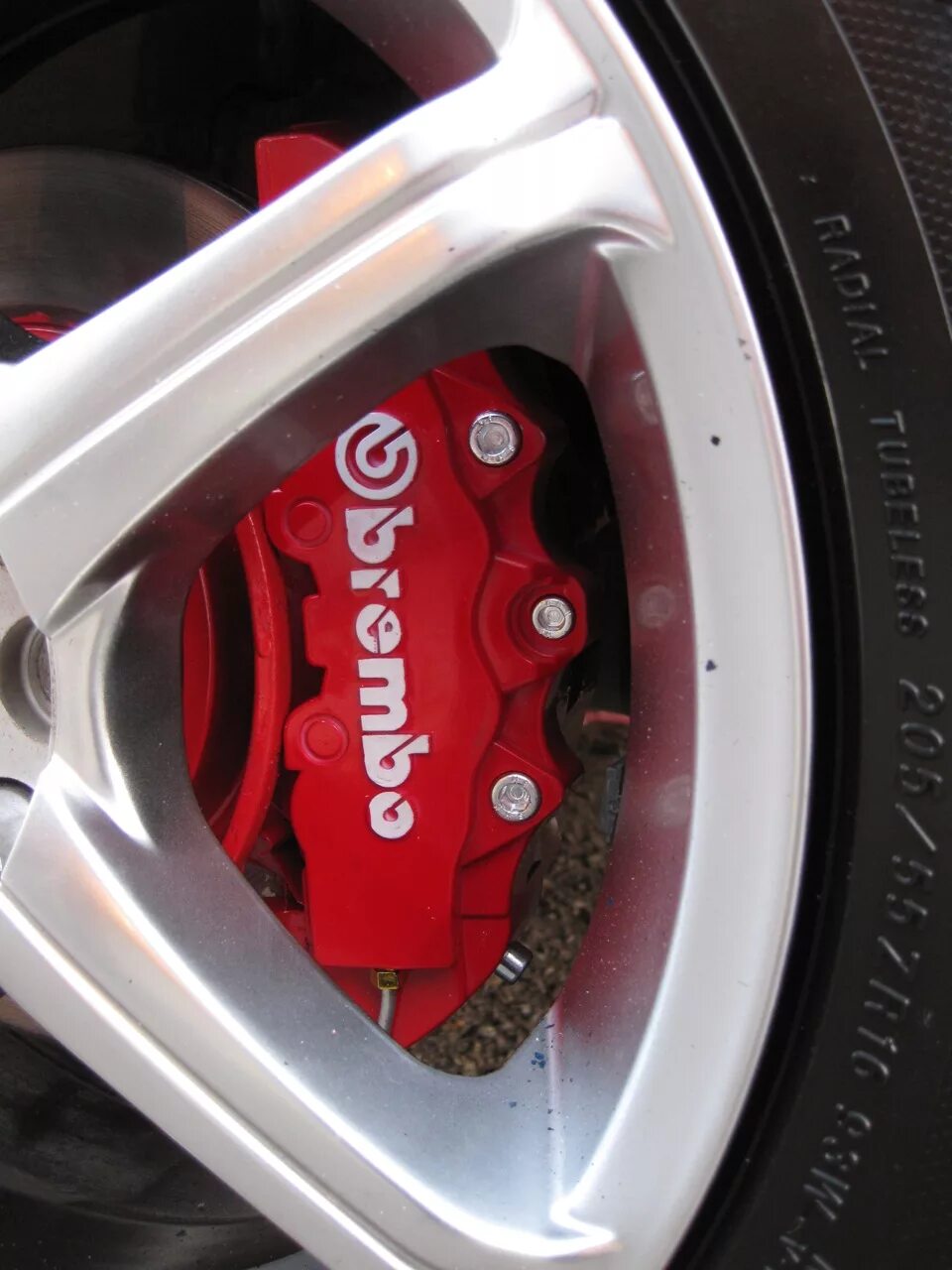 Колеса r22 суппорта BREMBO. Суппорт Брембо i40. Накладки на суппорта BREMBO Ниссан х-Трейл т31. Накладки суппорта lc200. Накладки на суппорта brembo