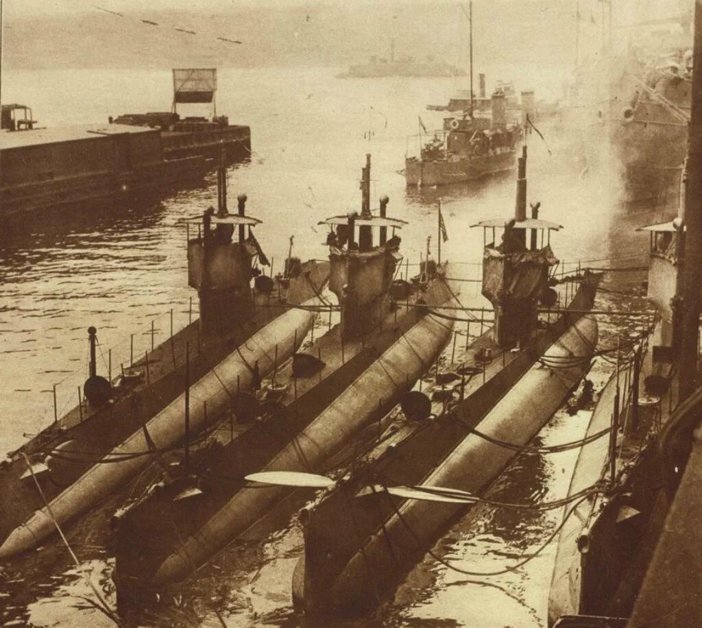 Подводные лодки 1914. Подводные лодки первой мировой войны 1914-1918. Подводная лодка 1 мировой войны. Подводный флот первой мировой войны. Мировой подводный флот