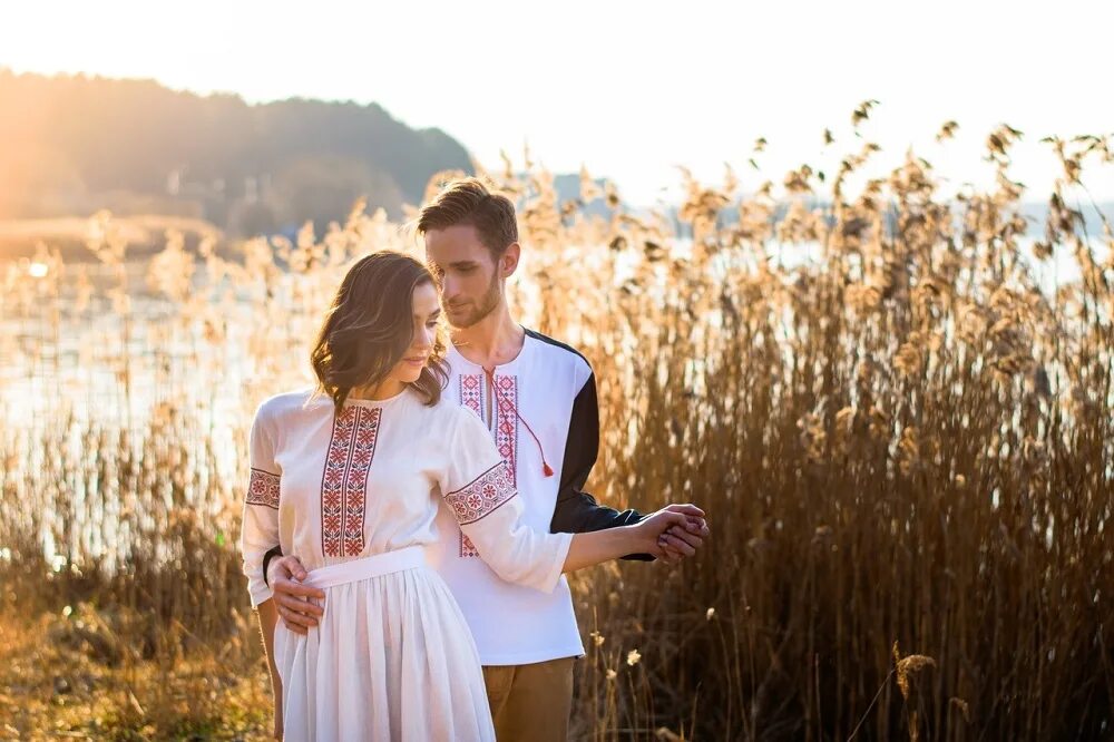 Парень и девушка в народных костюмах. Каханне бел. Свадьба в белоруссии традиции. Свадьба в белорусских национальных костюмах. Костюме.
