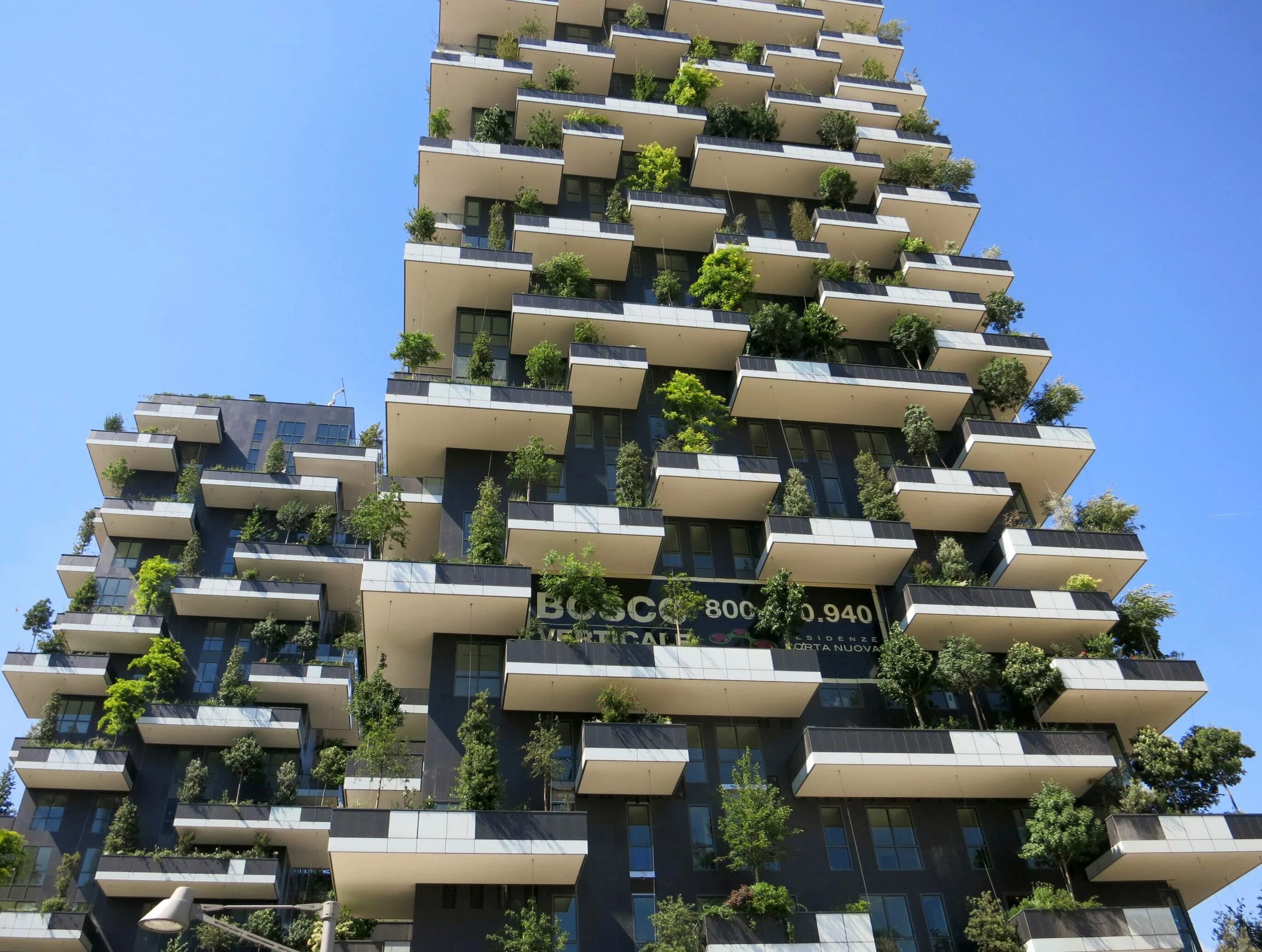 Небоскребы Bosco verticale («вертикальный лес»).