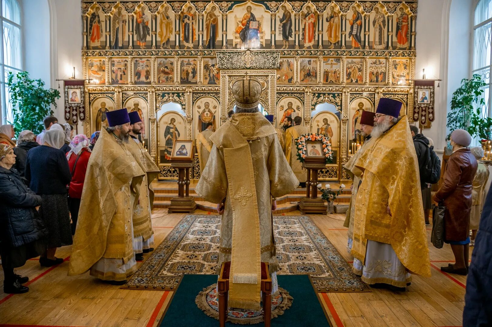 храм воскресения христова подольск внутри. церковь для глухонемых на автозаводской. архимандрит аксий в храме д. богослужения храме подольска. пасхальное богослужение в троицком храме подольска.