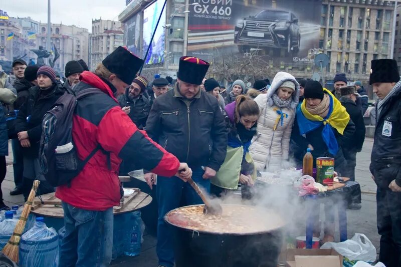 Студенты на Майдане. Майдан на Украине в 2014 кастрюли. Кастрюли на Майдане. Халықтық майдан