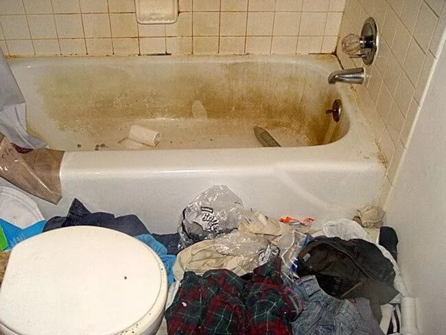 Съехал от родителей демотиватор. Квартира в ужасном состоянии. Съезжая из квартиры. Разгром в квартире. Съехал со съемной.