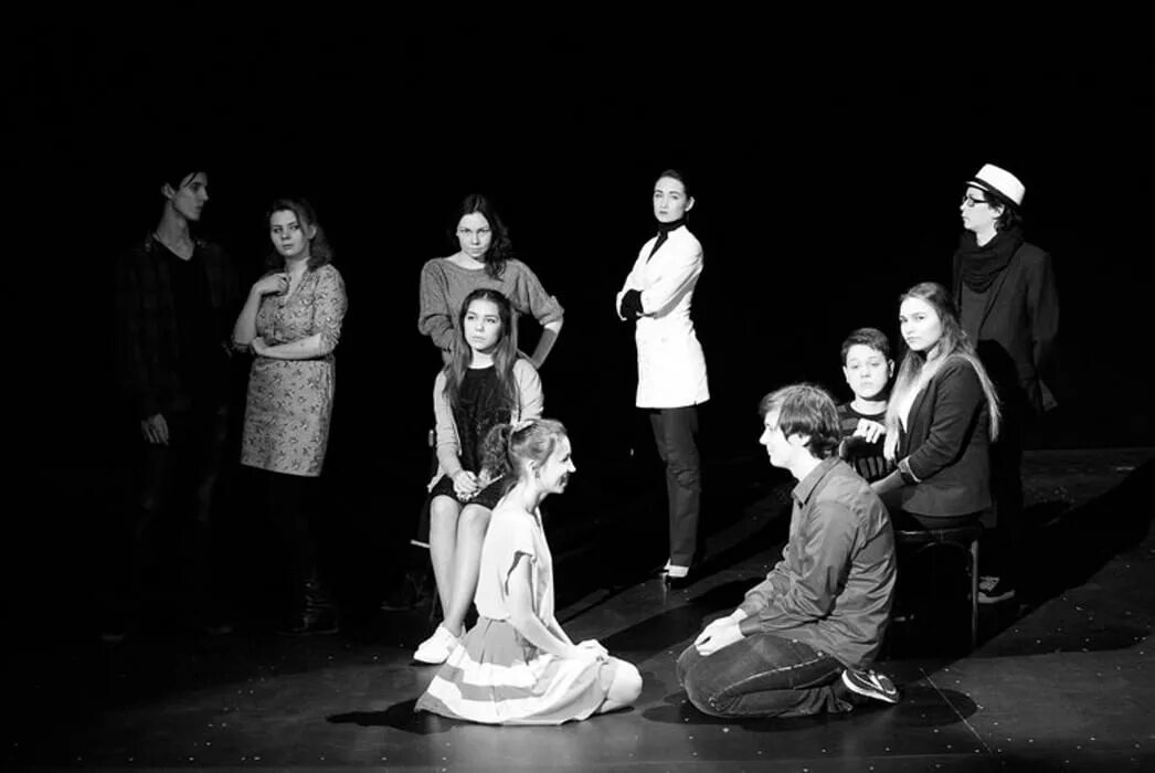 Сказки сквозь камни афиша. Сказки сквозь камни пьеса. Сказки сквозь камни спектакль. Директор театра сфера. Сказки сквозь камни афиша.