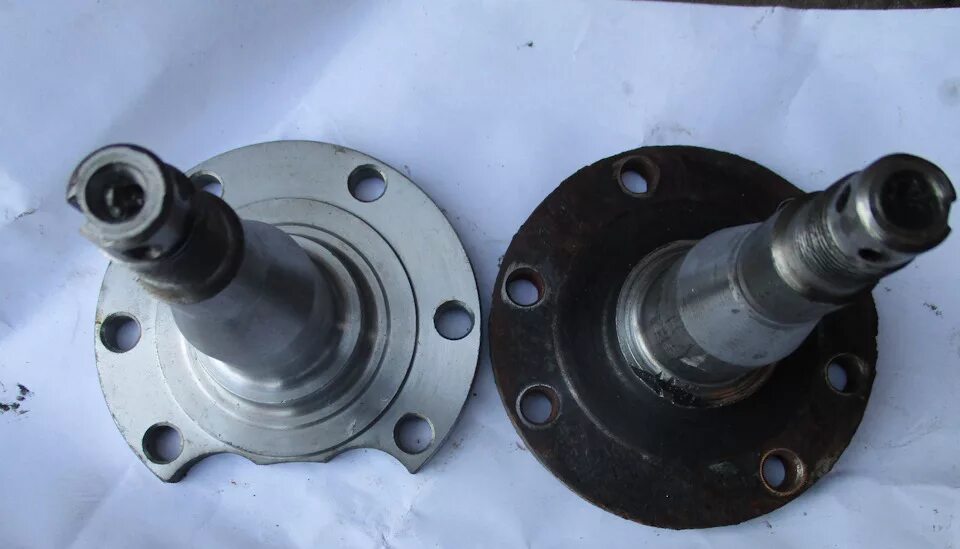 Цапфа б3. Цапфа б3. Цапфа б3. Цапфа ауди 80. Цапфа ступицы пассат б3 задняя.