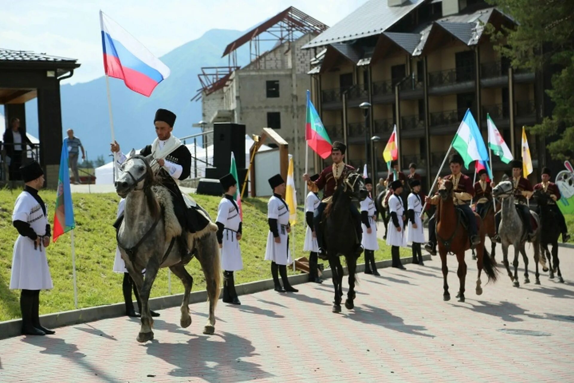 Поселок кавказский Карачаево Черкесия. Карачаевцы Карачаево Черкессия. Республика Карачаево-Черкесия история. В Черкесске Черкесск-столица КЧР КЧР-Карачаево Черкесия Республика.