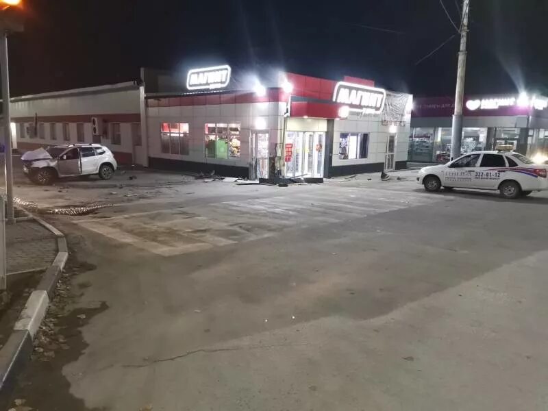 Микроавтобус в шахты. Водитель город шахты. Водитель город шахты. Машины после аварии с камазом. Водитель город шахты.