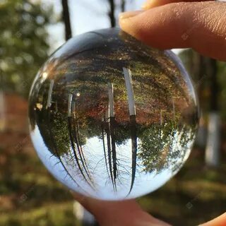 Два стеклянных шара