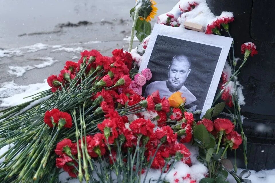 Семьям погибшим на украине выплатят. Фото могилы.