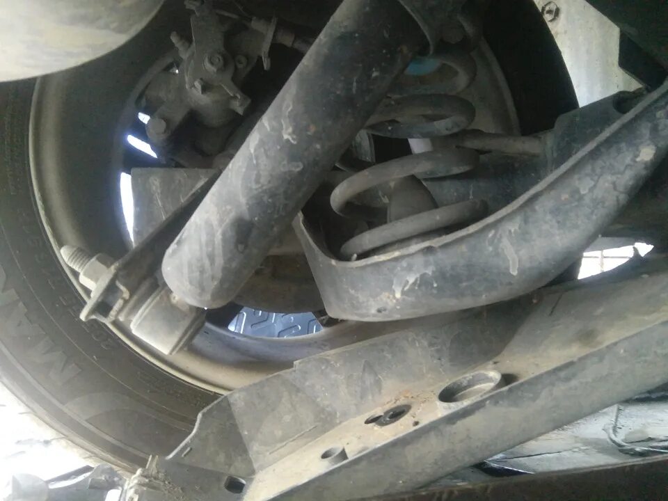 Замена задних амортизаторов Меган 2 Renault Megane II, 2 л, 2005 года своими р
