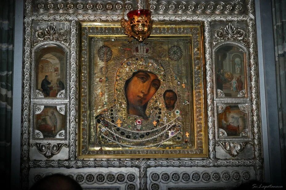 казанский собор икона казанской божьей матери. моща александра невского в казанском соборе. иконостас казанского собора спб. икона находится в казанском соборе. собор казанской иконы божией матери питер.