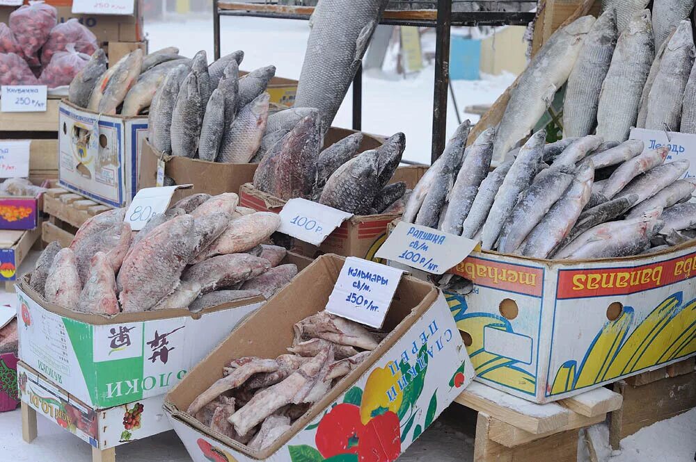 Купить рыбу в перми. Рыбный рынок на севере. Рынок мороженой рыбы. Рыба на Преображенском рынке. Рынок на севере рыба.