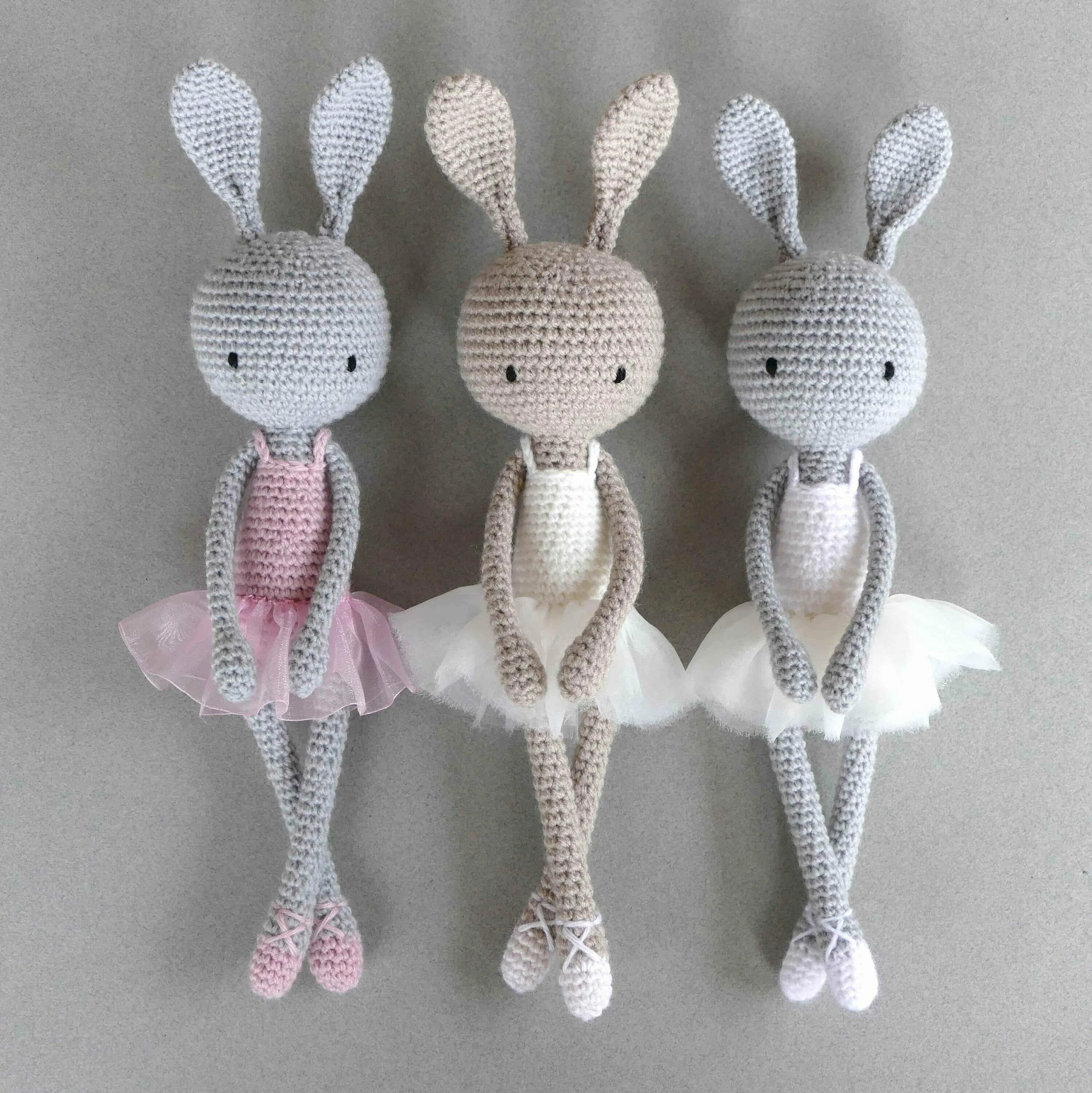 Длинноногие игрушки. Зайки балерины амигуруми. зайка балерина крючком амигуруми. вязаный заяц балерина. игрушки амигуруми с длинными ногами.