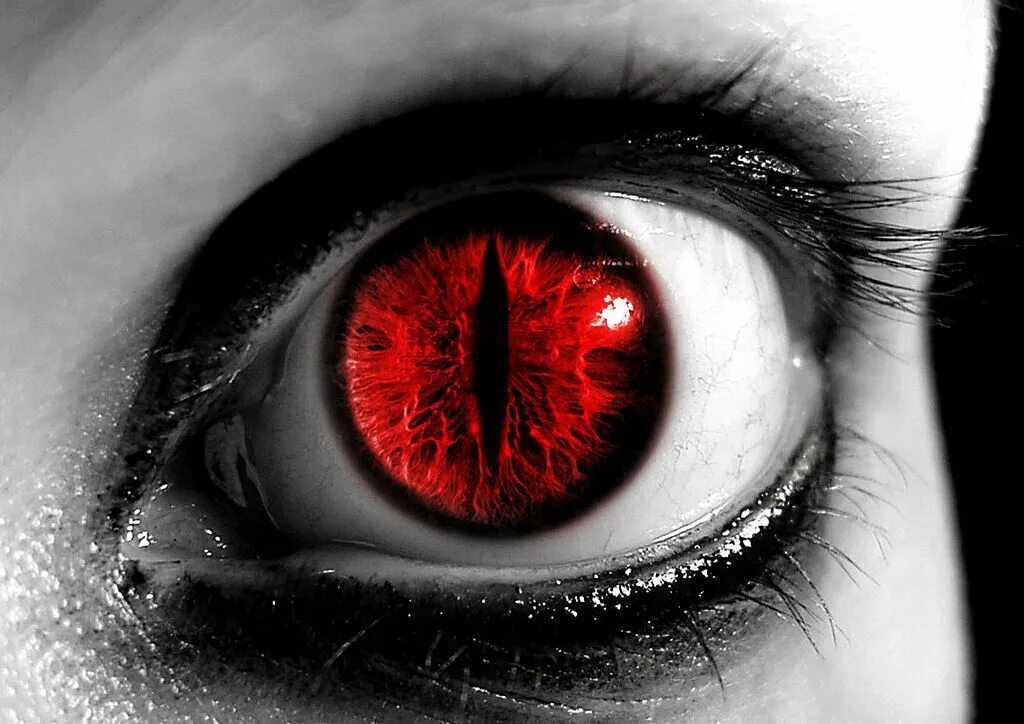 Красные демонические глаза.