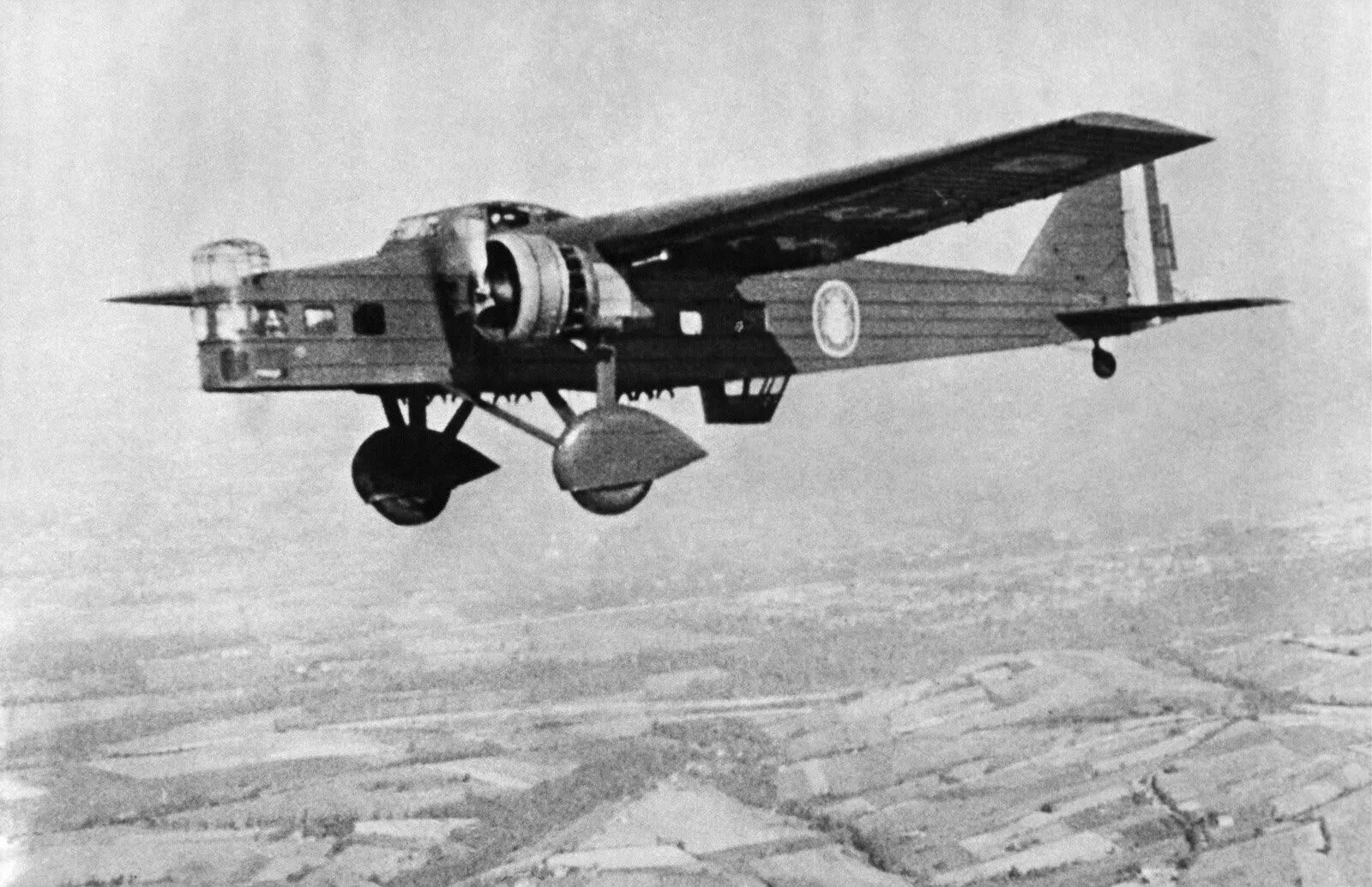 Amiot 143 средний бомбардировщик. Амио (амье) 143. 200. Amiot 143 средний бомбардировщик. Бомбардировщик amiot 351.