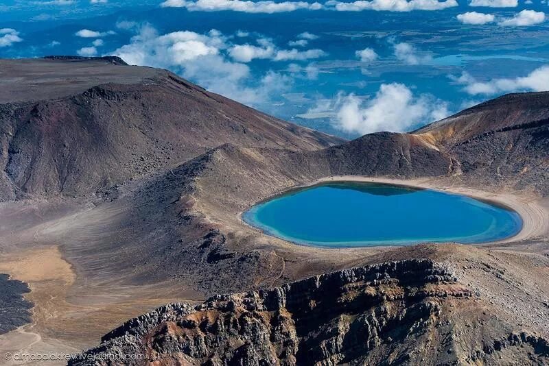 New zealand national. Парк Тонгариро новая Зеландия. Нац парк Тонгариро новая Зеландия. Вулкан Тонгариро новая Зеландия. Вулкан Руапеху, национальный парк Тонгариро.