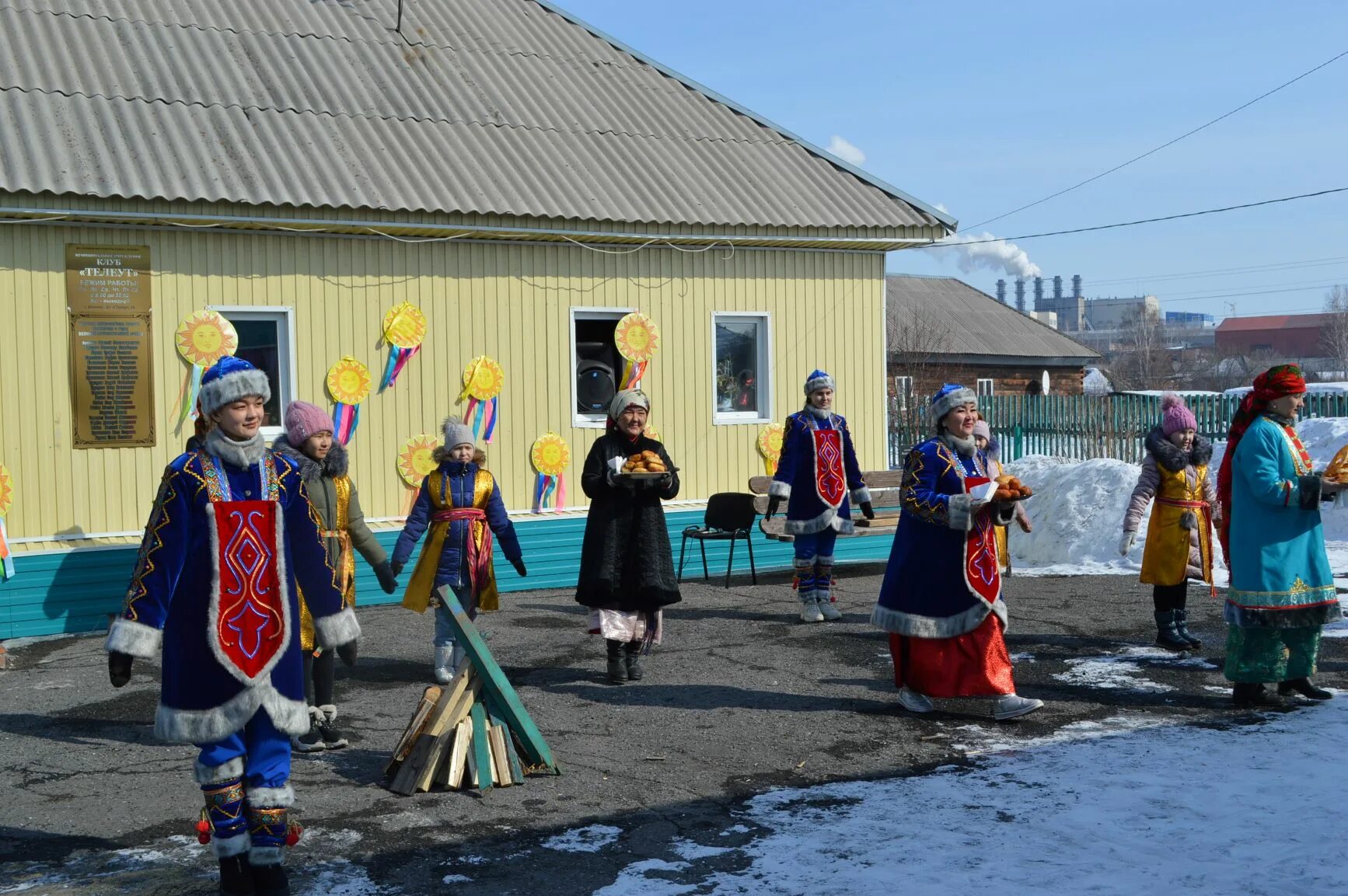 Народы проживающие в кемеровской области. Коренные народы Кузбасса телеуты. Телеуты Кузбасса праздники. Телеуты коренные жители Кемеровской области. Телеуты коренные жители Алтая.