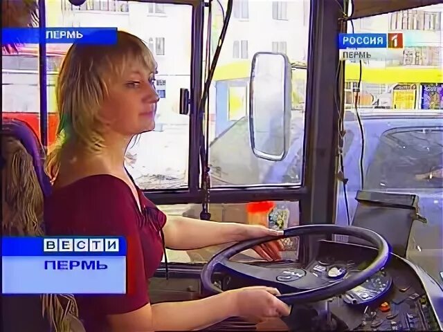 Женщины водители общественного транспорта. Женщина водитель автобуса. Девушка водитель троллейбуса. Женщина водитель автобуса в России.