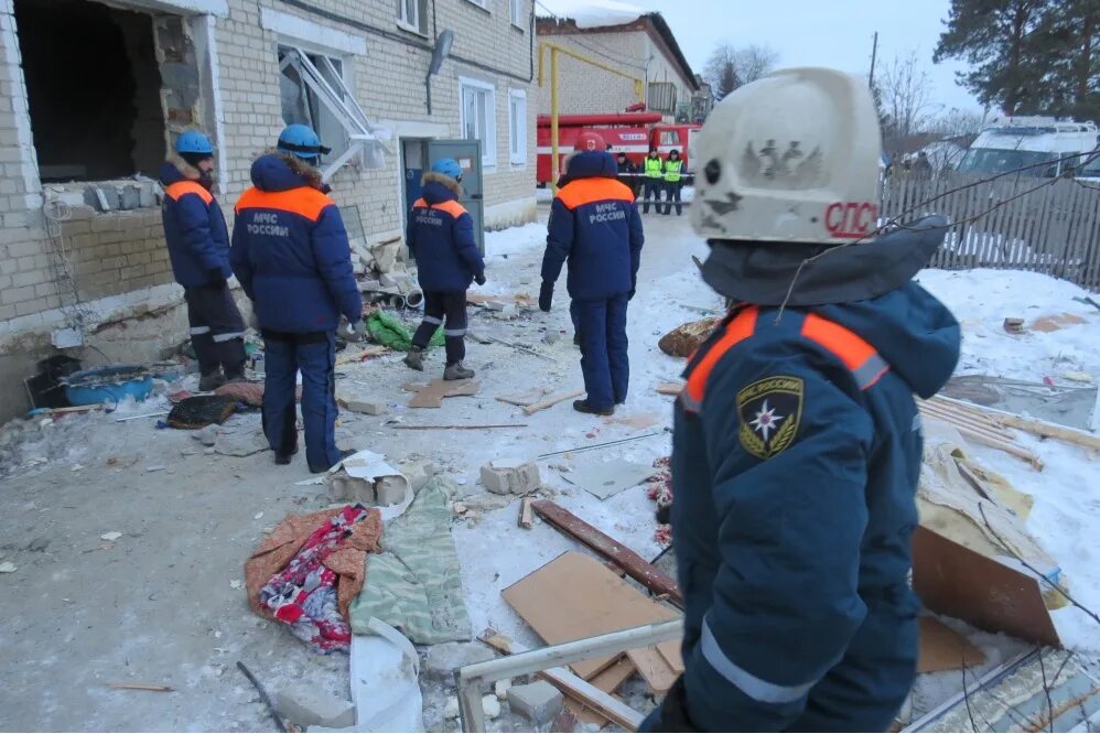 Газ в каменском. Обрушение двухэтажного здания. Взрыв бытового газа в многоквартирном доме двухэтажном. Взрыв газа в многоквартирном доме зимой.