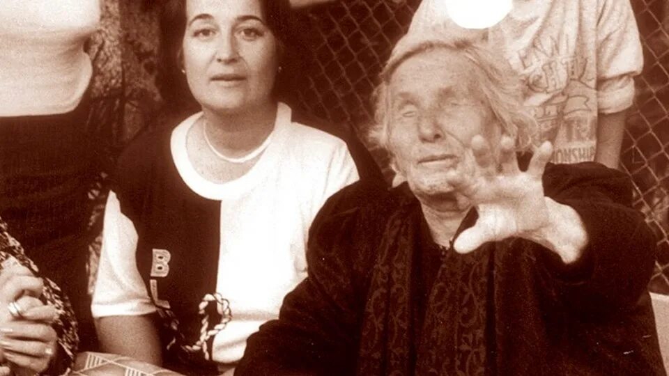 Вангелия ванга. Сын ванги димитр. Ванга приемные дети. Приемные дети ванги. Вангелия гуштерова в молодости.