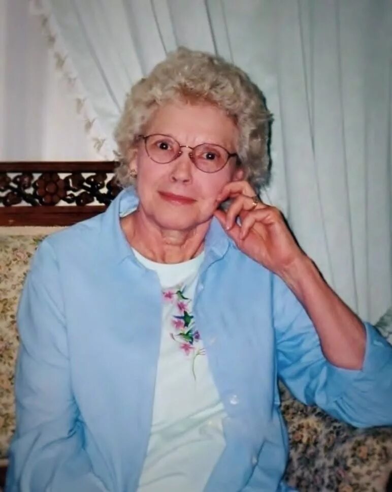 This my grandmother. Грэндма. Люсия грандмас.
