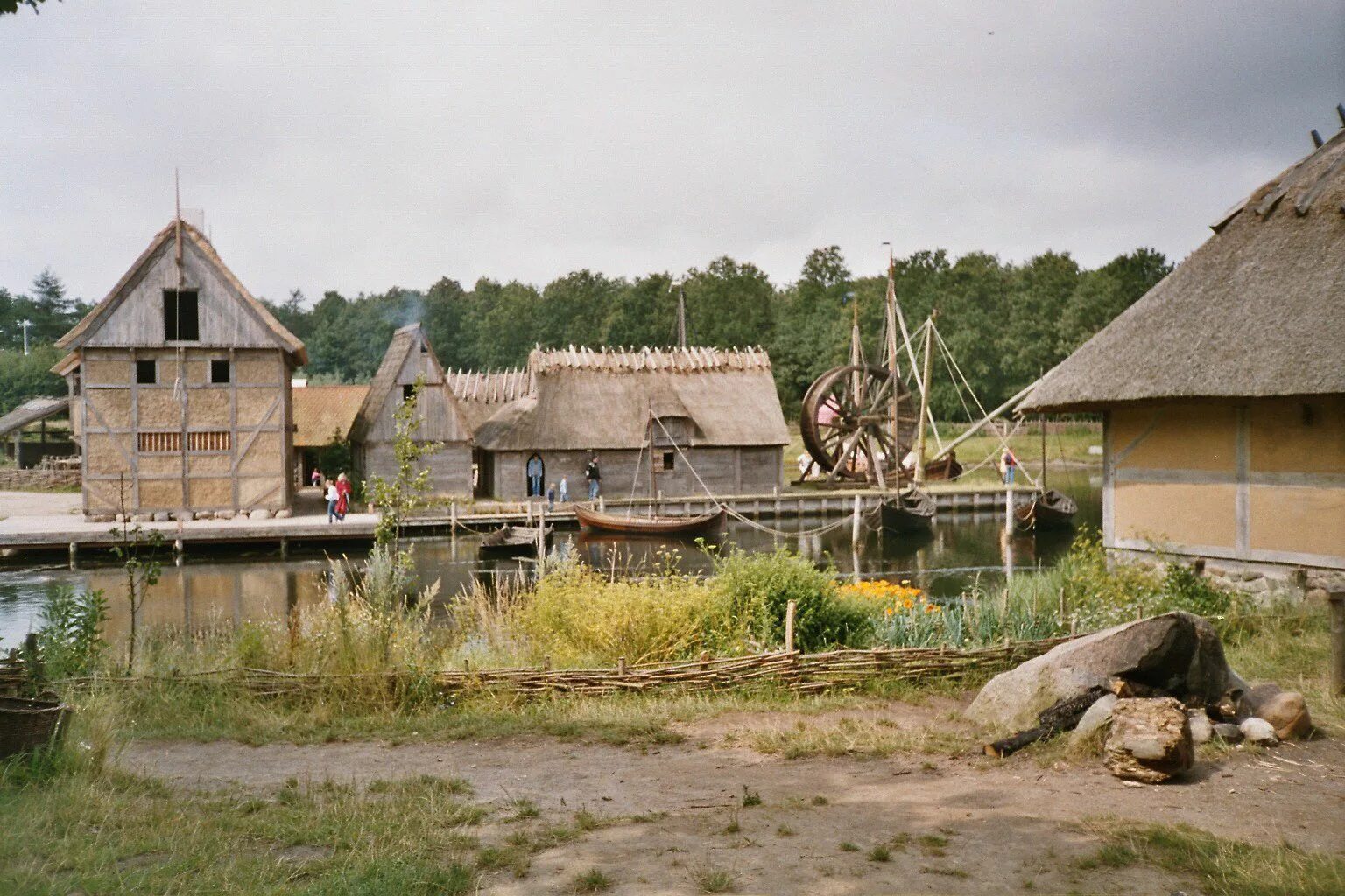 Medieval village. Средневековая деревня Косместон Кардифф Великобритания. Средневековая деревня «Коместон. Средневековая деревня «Косместон» в Кардиффе. Медивал Виллаге.