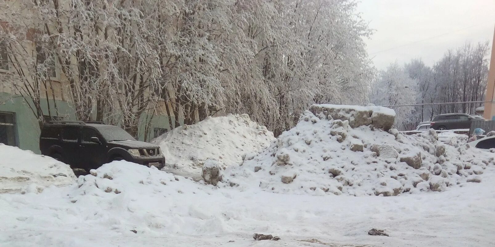 Североморск сугробы. Снегопад не видно. Снег в Североморске летом. Североморск уборка снега. Никогда не видели снега