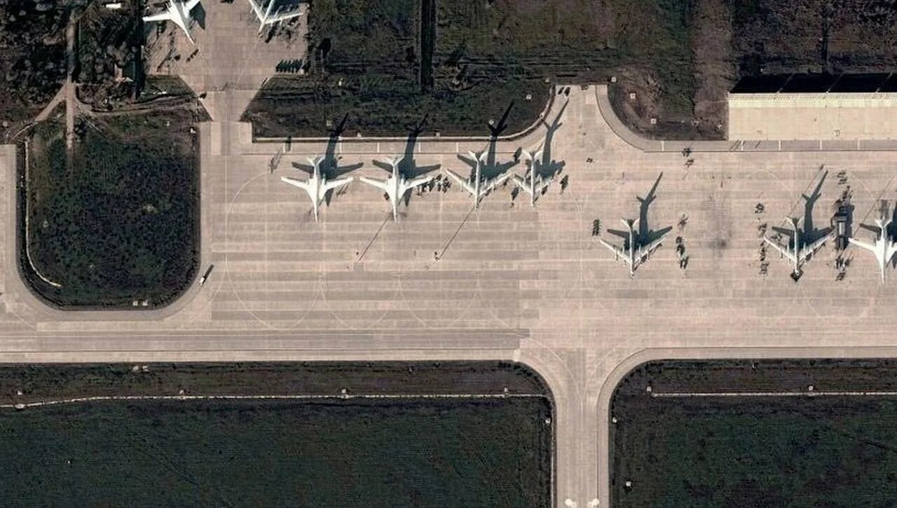 Спутниковые снимки аэродрома в Энгельсе. База стратегической авиации Энгельс. Аэродром Энгельс 2. Энгельс аэродром Стриж 141.