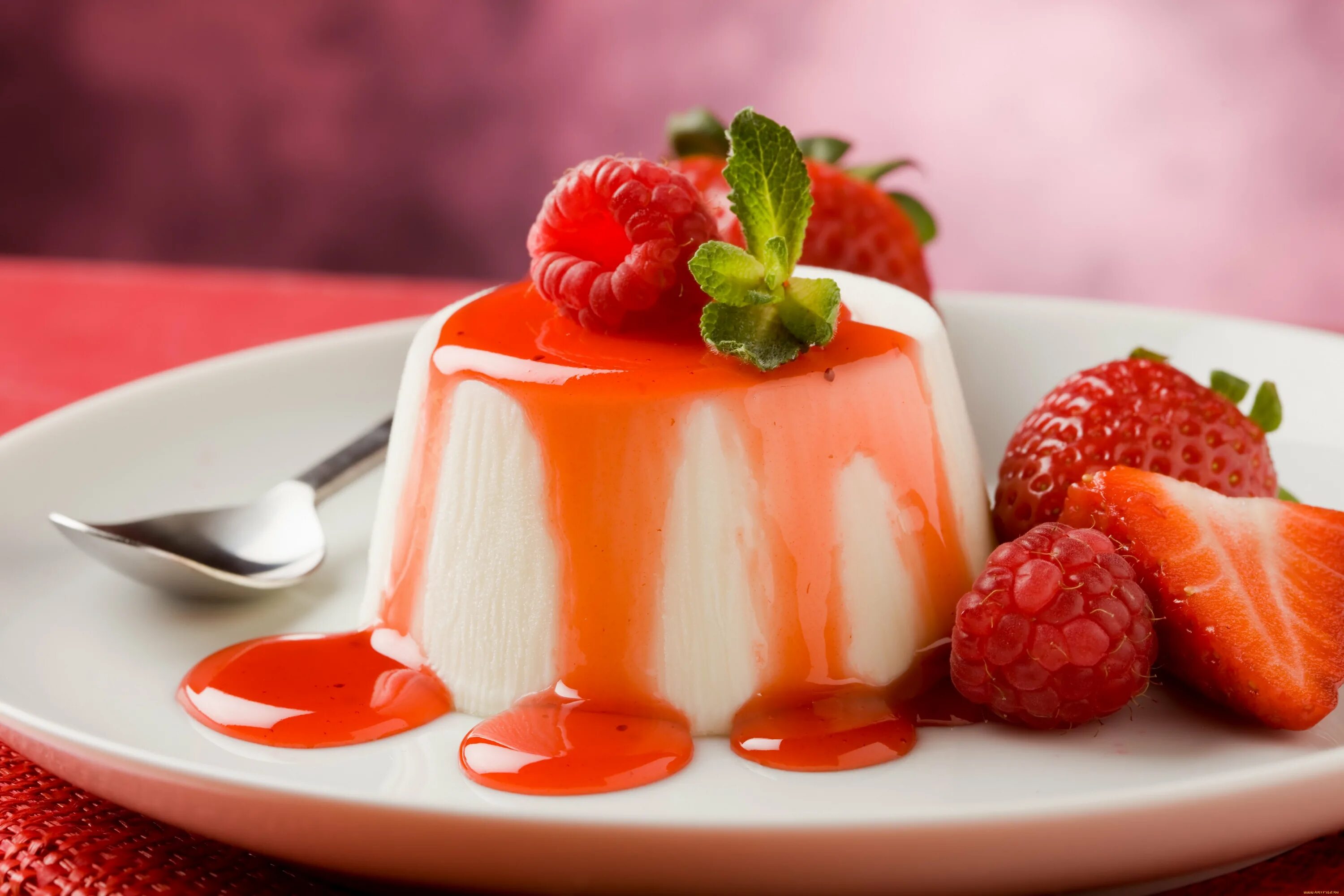 Панна котта. Панна котта Италия. Десерт panna Cotta. Десерт Панна котта с клубникой.