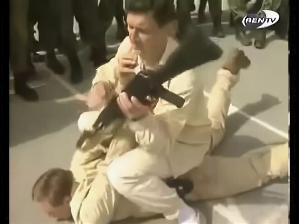 Бесконтактный бой спецназа гру видео. Рукопашный бой спецназа. Бесконтактный бой спецназа. Бесконтактный бой новак. Лавров бесконтактный бой.