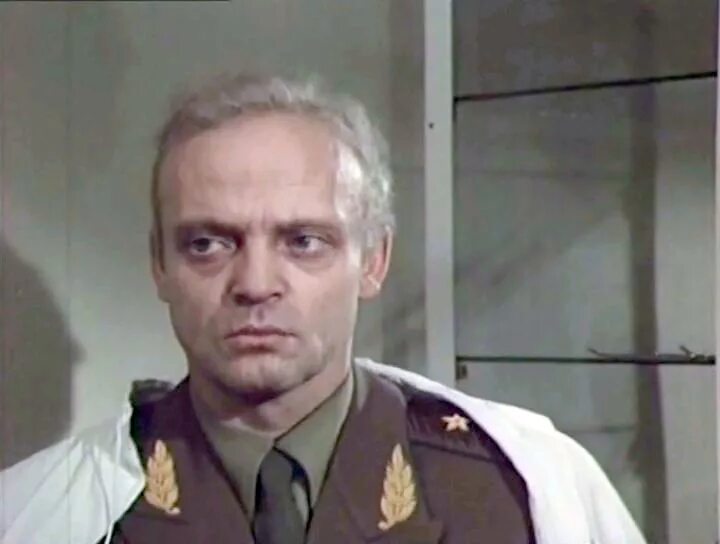 Там за горизонтом фильм 1975. Там за горизонтом 1975. Что там на горизонте фильм. Всеволод санаев белые росы. Кф 1975 - там, за горизонтом постер.