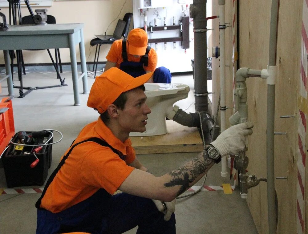 Водопроводчик профессия. Слесарь-сантехник. Слесарь-сантехник. Слесарь-сантехник. Слесарь сантехник работа работодателя.