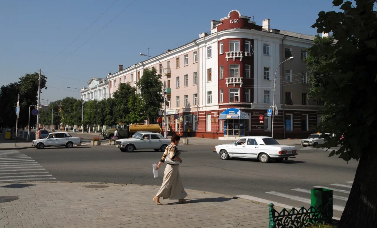 Майкоп краснооктябрьская дом офицеров. Республика адыгея майкоп. Национальный музей город майкоп улица майкопская. Реальное училище майкоп. Здания майкопа.