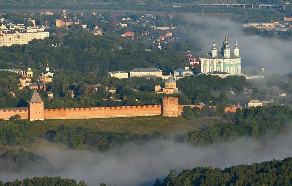 Смоленская область для жизни. Смоленская крепость Смоленск. Крепостная стена Смоленск вид сверху. Город Смоленск Смоленская Крепостная стена. Смоленск стена Крепостная с птичьего полета.