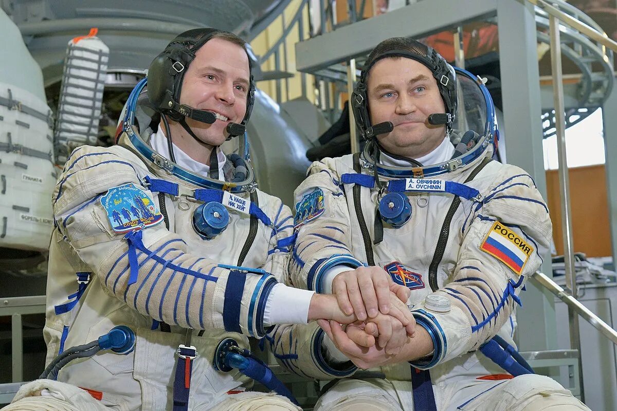 Союз 2 экипаж. Союз мс-10. овчинин на мкс. космонавт в корабле.