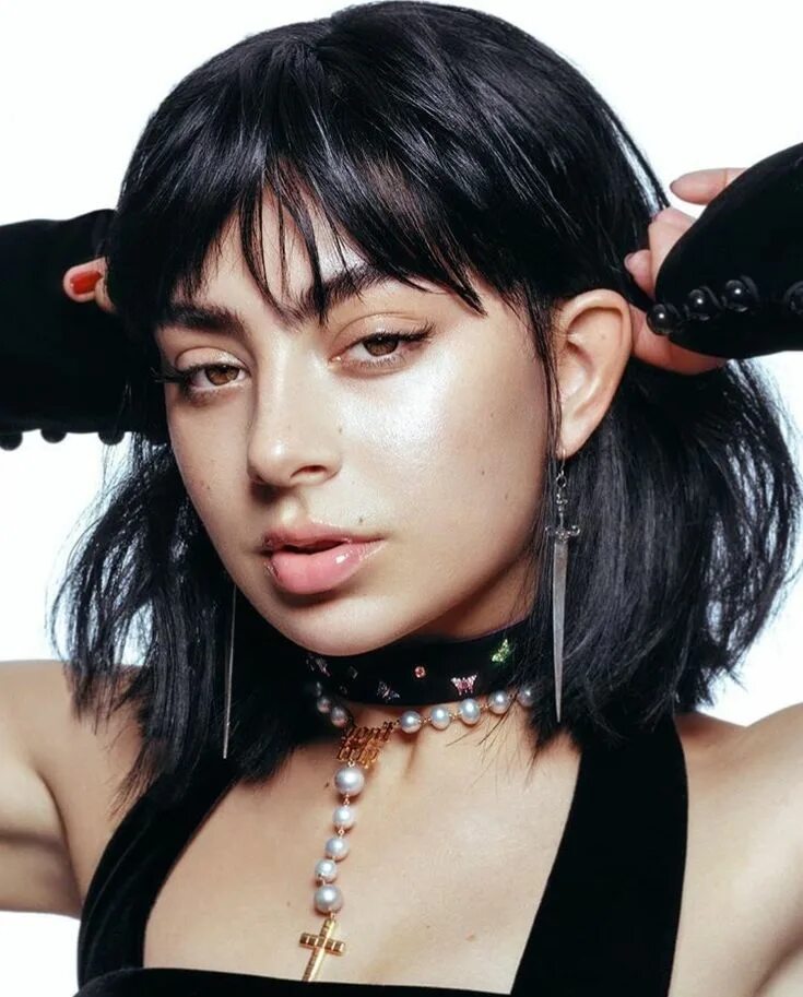 Track 10 charli xcx. Charli xcx pop 2. charli xcx декольте.