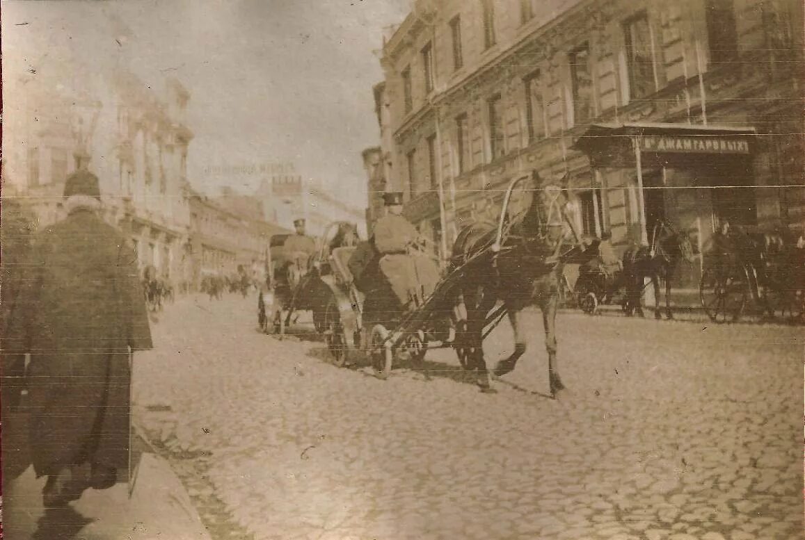 1900 секунд. Кузнецкий мост 1900. Кузнецкий мост Москва 1918. Улица Кузнецкий мост 1917 год. Кузнецкий мост фото 1900.