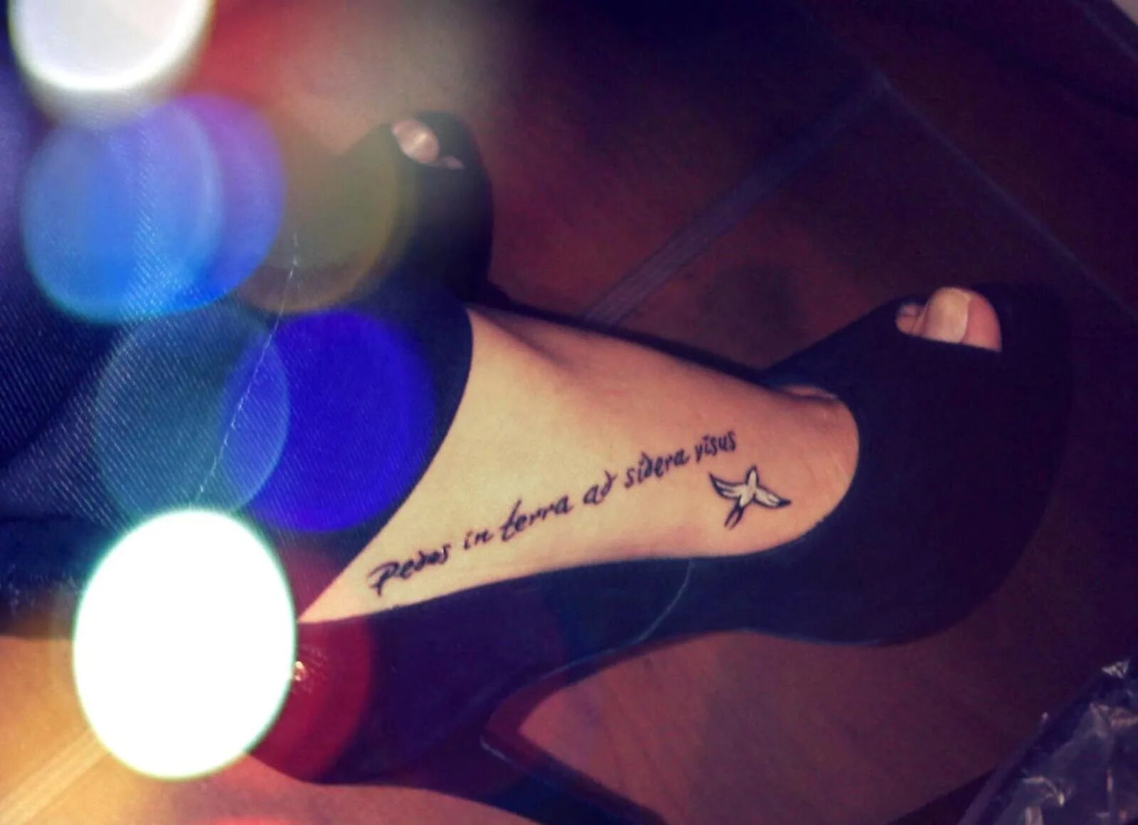 Your feet on the ground. Ad Sidera Татуировка. Avicii тату. Млечный путь на стопе Татуировка. Avicii тату на руке.