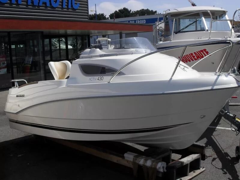 Катер Квиксильвер 470. Quicksilver Activ 470. Quicksilver 470 Cruiser. Квиксильвер 470 кабин.