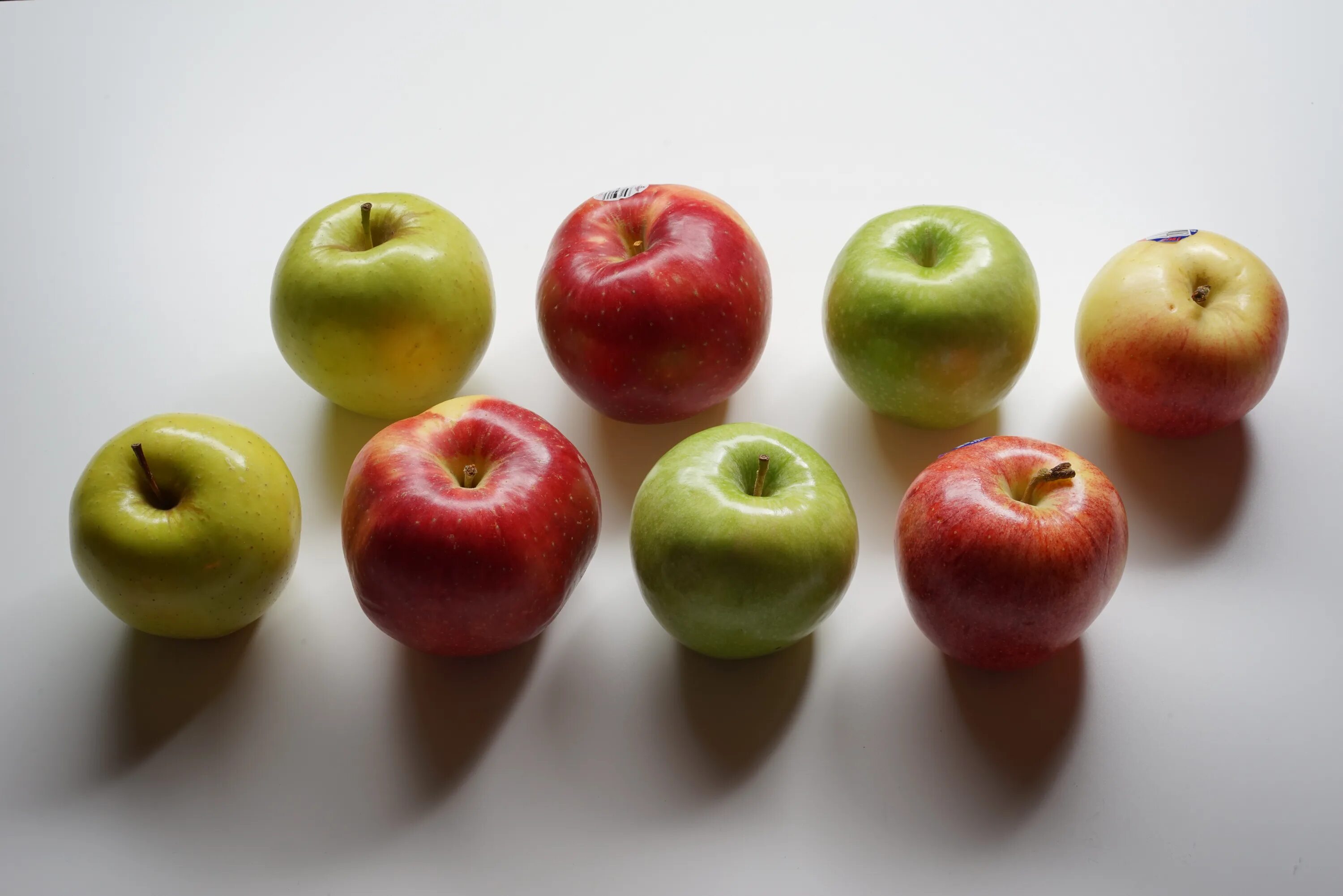 Яблоко 10 минут. Разные яблоки. Восемь яблок. Яблоко для детей. Яблоки 9 штук.