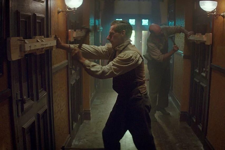 Дом винчестеров трейлер. Дом винчестеров фильм. винчестер дом который построили призраки. винчестер фильм 2018. винчестер дом который построили призраки кадры из фильма.