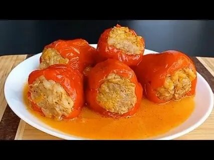Перец фаршированный мясом с подливкой