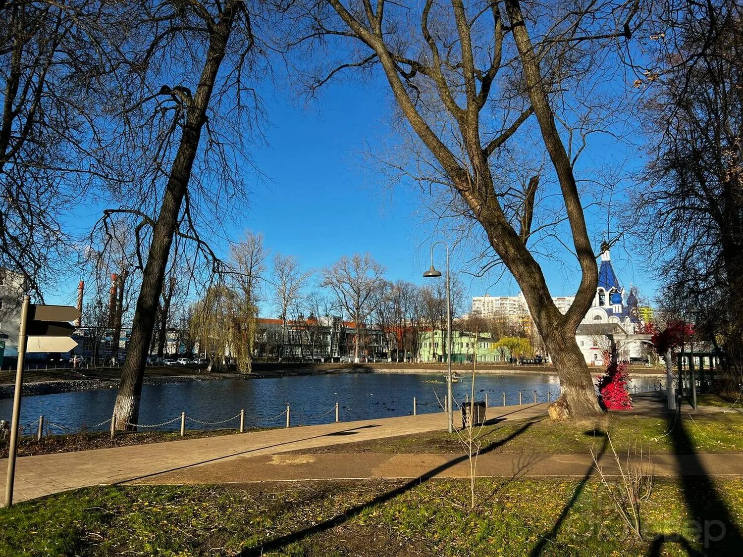 Парк Костино Королев. Парк усадьба крафта Королев. Усадьба Костино в Королеве. Пруд Костино Королев.