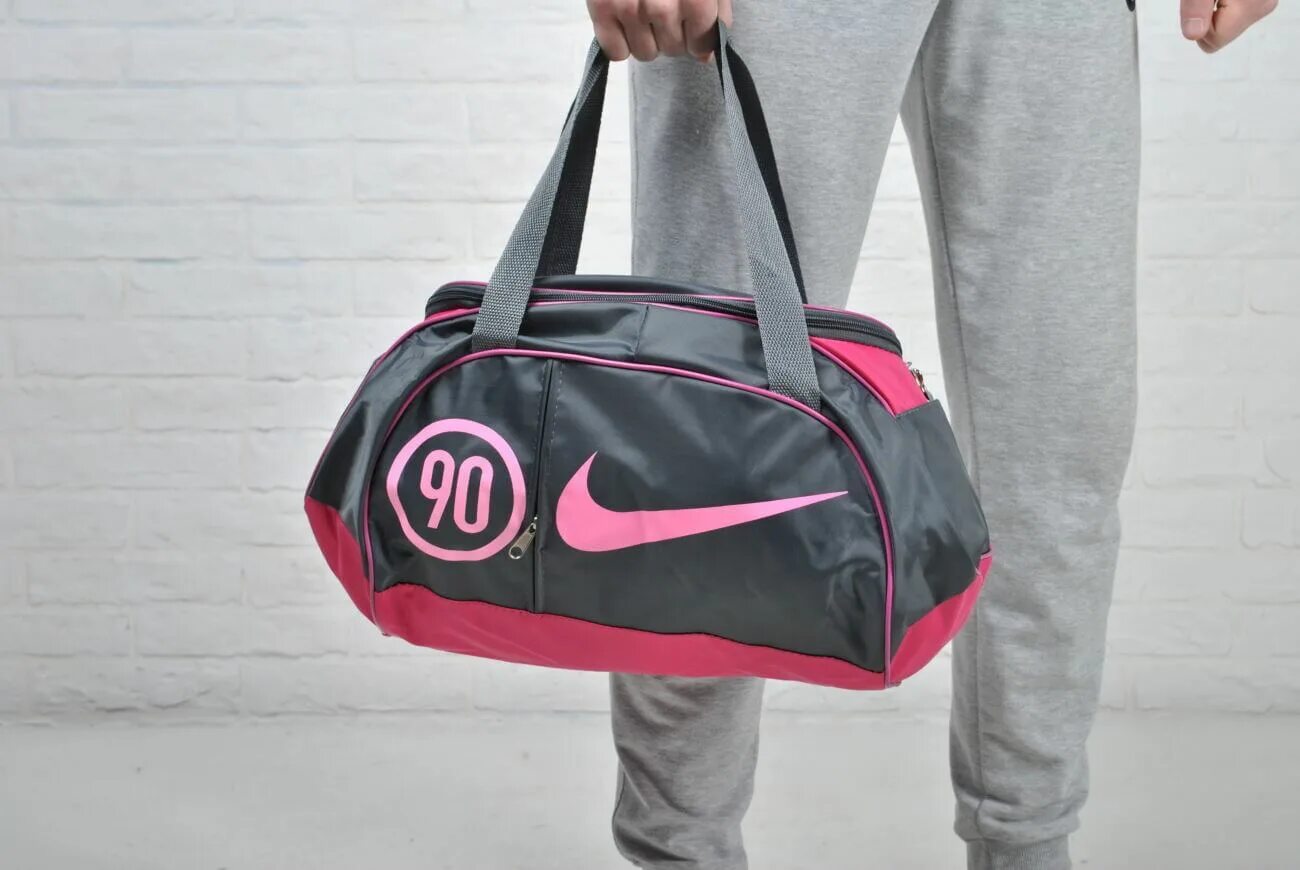 Красивая спортивная сумка