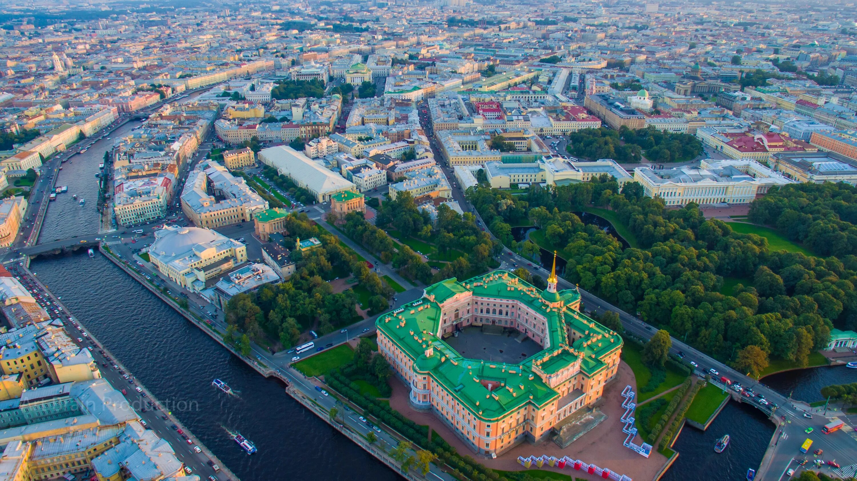 Центр спб район. Михайловский замок в Санкт-Петербурге с высоты птичьего полета. Центр Санкт-Петербурга с высоты птичьего полета. Михайловский замок в Санкт-Петербурге вид сверху. Михайловский замок вид сверху.