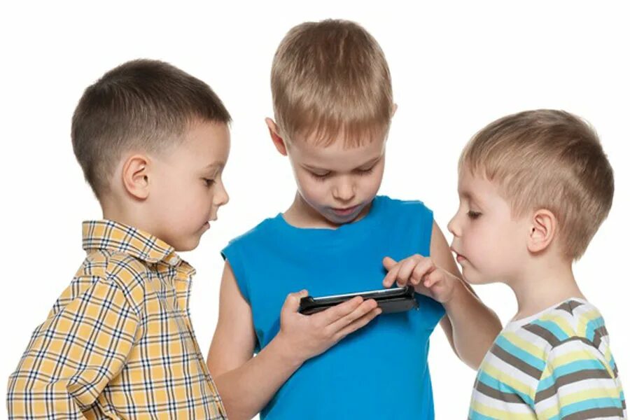 Дети коммуникатором. Child with Phone. Kids with mobile Phone. Kids using Smart Phone. Ребёнок с iphone фото.